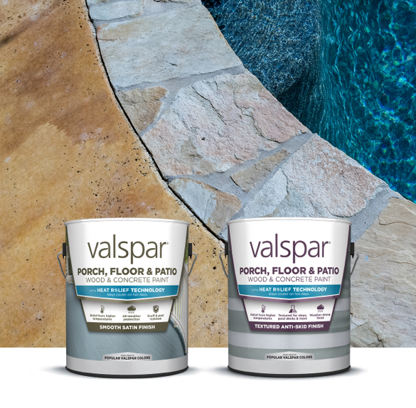 Piscina con dos diferentes superficies de piedra. Dos latas de Porche, piso y patio de Valspar con Heat Relief Technology en el fondo.