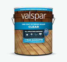 Lata de Valspar One-Coat Clear Exterior Sealer; franja azul en etiqueta con imágenes de ladrillo y terraza.  